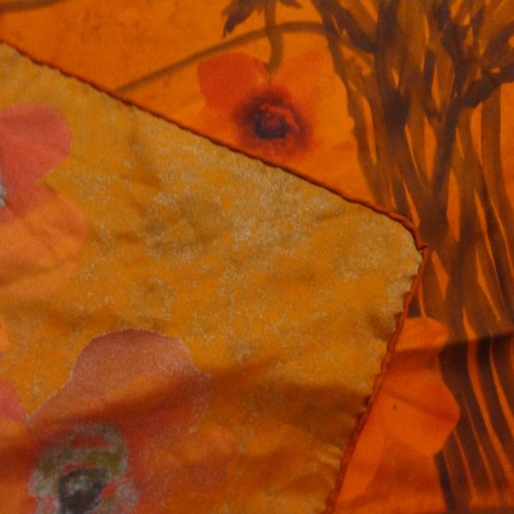 ❤️Rare GUCCI ORANGE FLORAL Silk Twill SCARF 33 X 34 LN